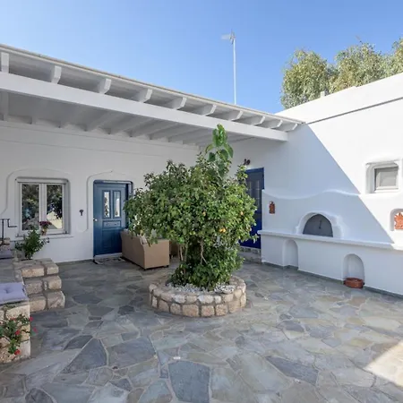 Floras Guest house Pollonia